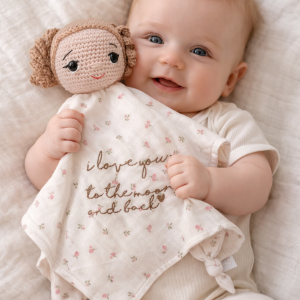 Dou Dou To the Moon Collection– Amigurumi e Musselina com Bordado “I love you to the moon and back