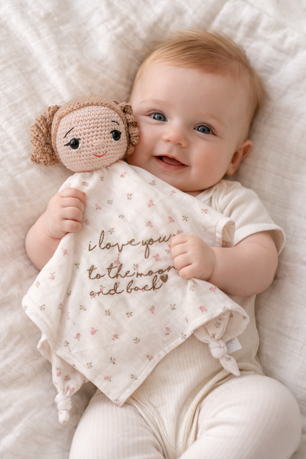 Dou Dou To the Moon Collection– Amigurumi e Musselina com Bordado “I love you to the moon and back